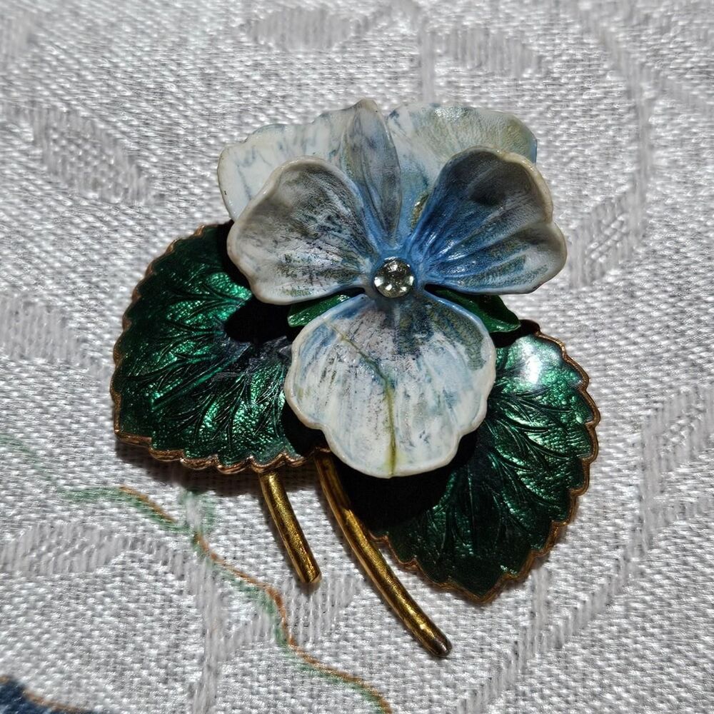vintage cottagecore boho blue pansy brooch